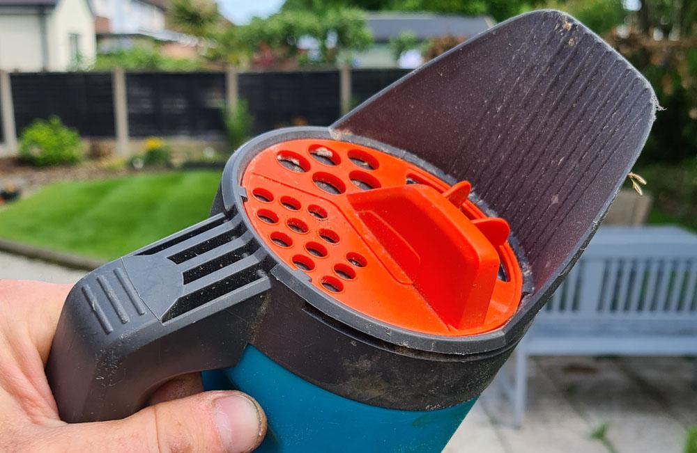 Best Lawn Fertiliser Spreaders Compared