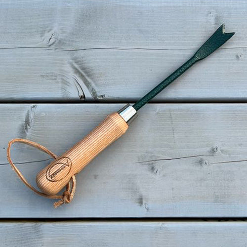Deep Rooted Hand Weeding Tool for Lawns