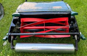 Matts Cylinder Mower with rear roller copy